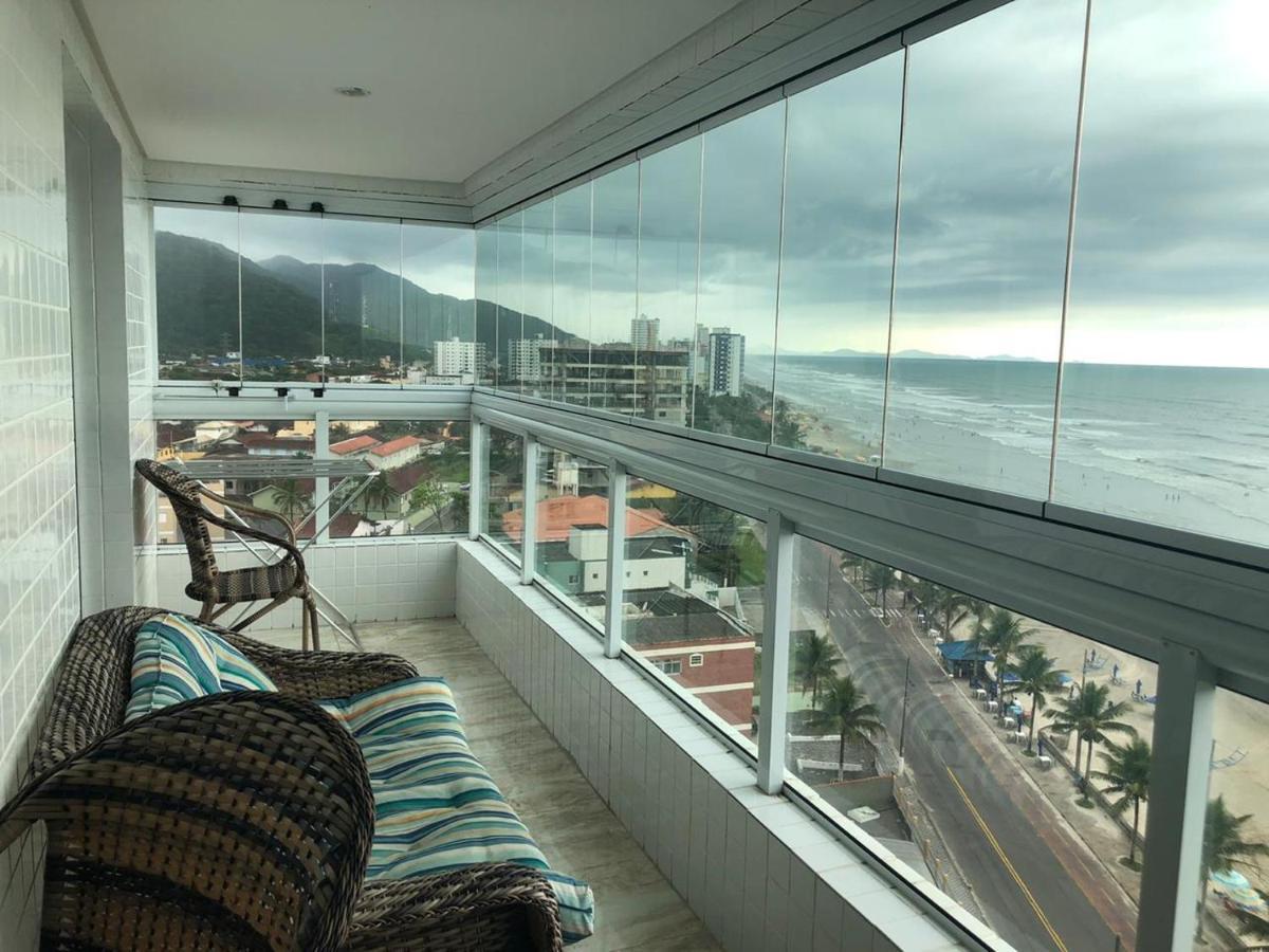 Mongagua Com Vista Para O Mar Pe Na Areia Bagian luar foto
