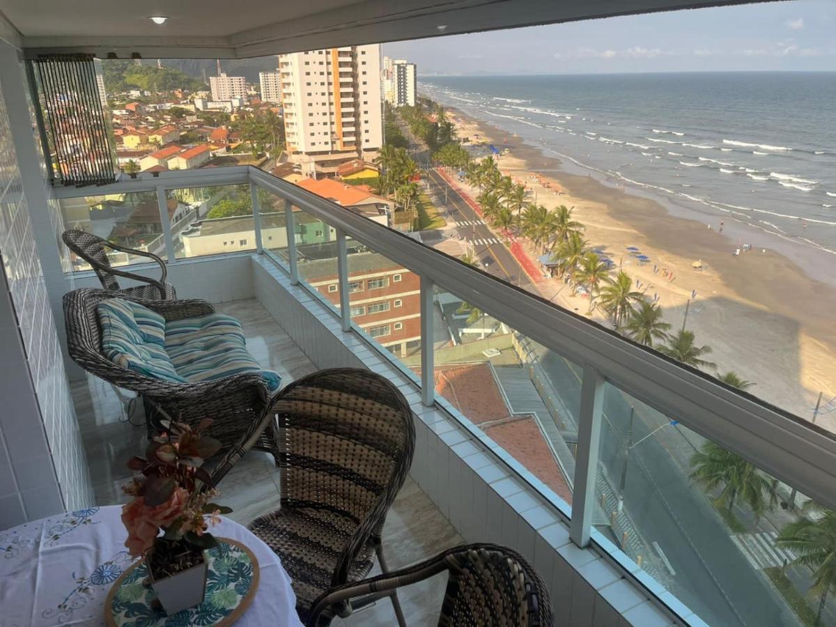 Mongagua Com Vista Para O Mar Pe Na Areia Bagian luar foto
