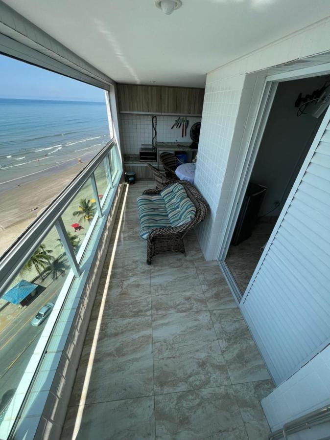 Mongagua Com Vista Para O Mar Pe Na Areia Bagian luar foto