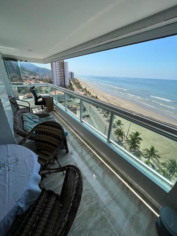 Mongagua Com Vista Para O Mar Pe Na Areia Bagian luar foto