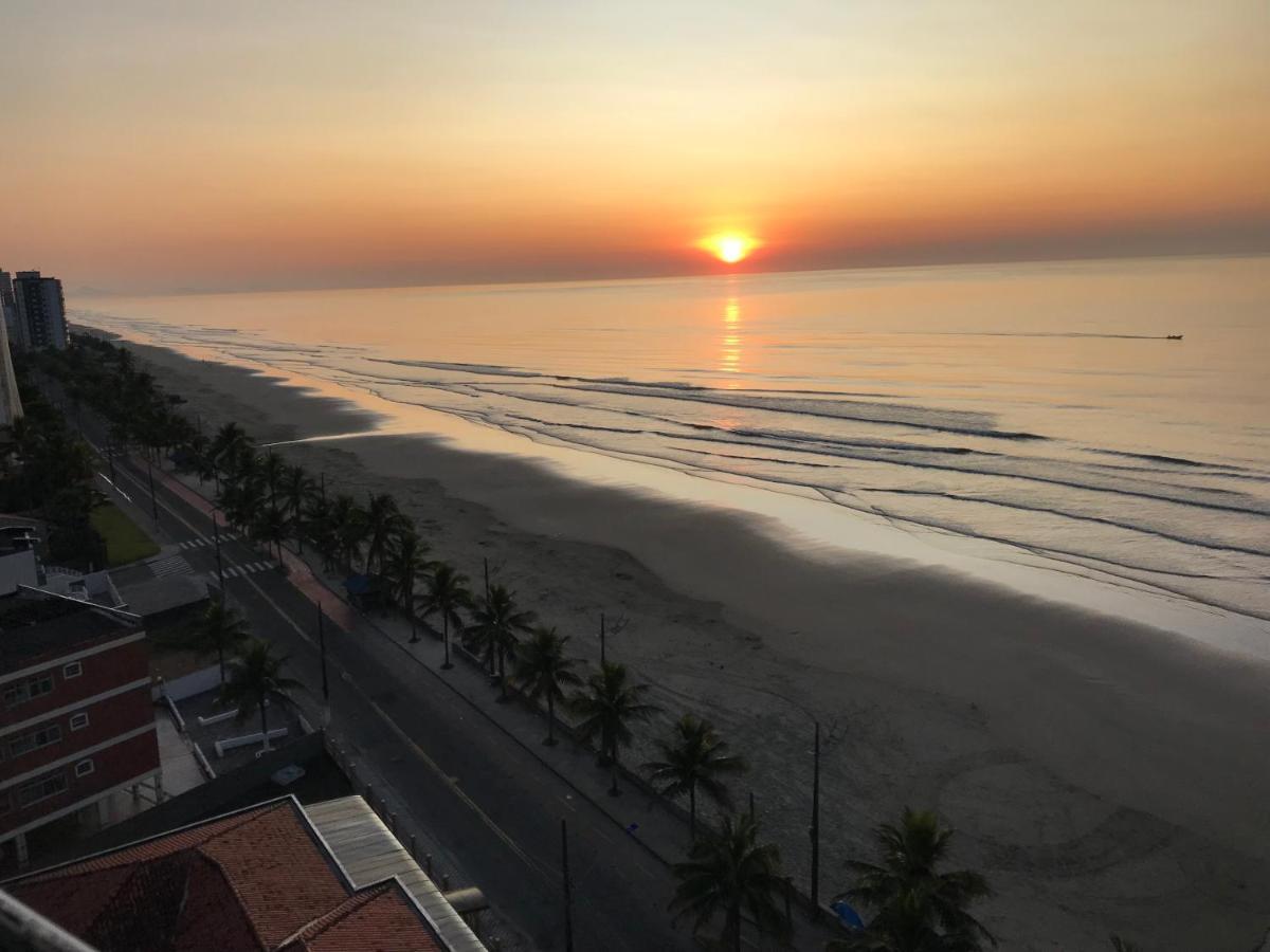 Mongagua Com Vista Para O Mar Pe Na Areia Bagian luar foto